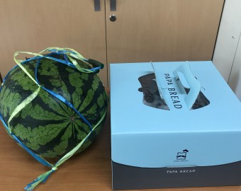 최중증발달장애인 낮 활동 프로그램 이용자 가족 케이크 1개, 수박 1통 후원